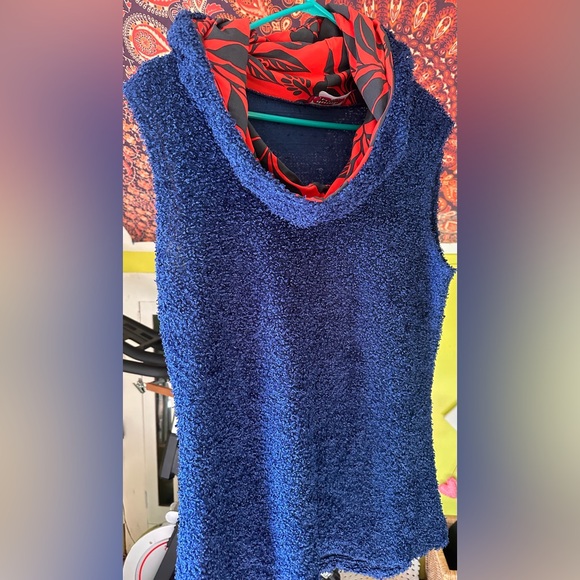 Royal blue furry tunic with contrast lining on hood, dumb clothing, size L, - Picture 2 of 4